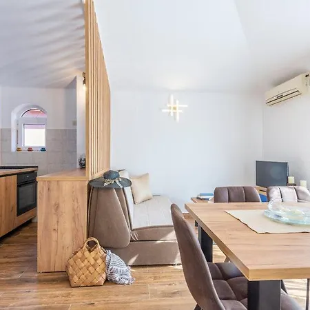 House Fun&relax Holiday home Sestanovac